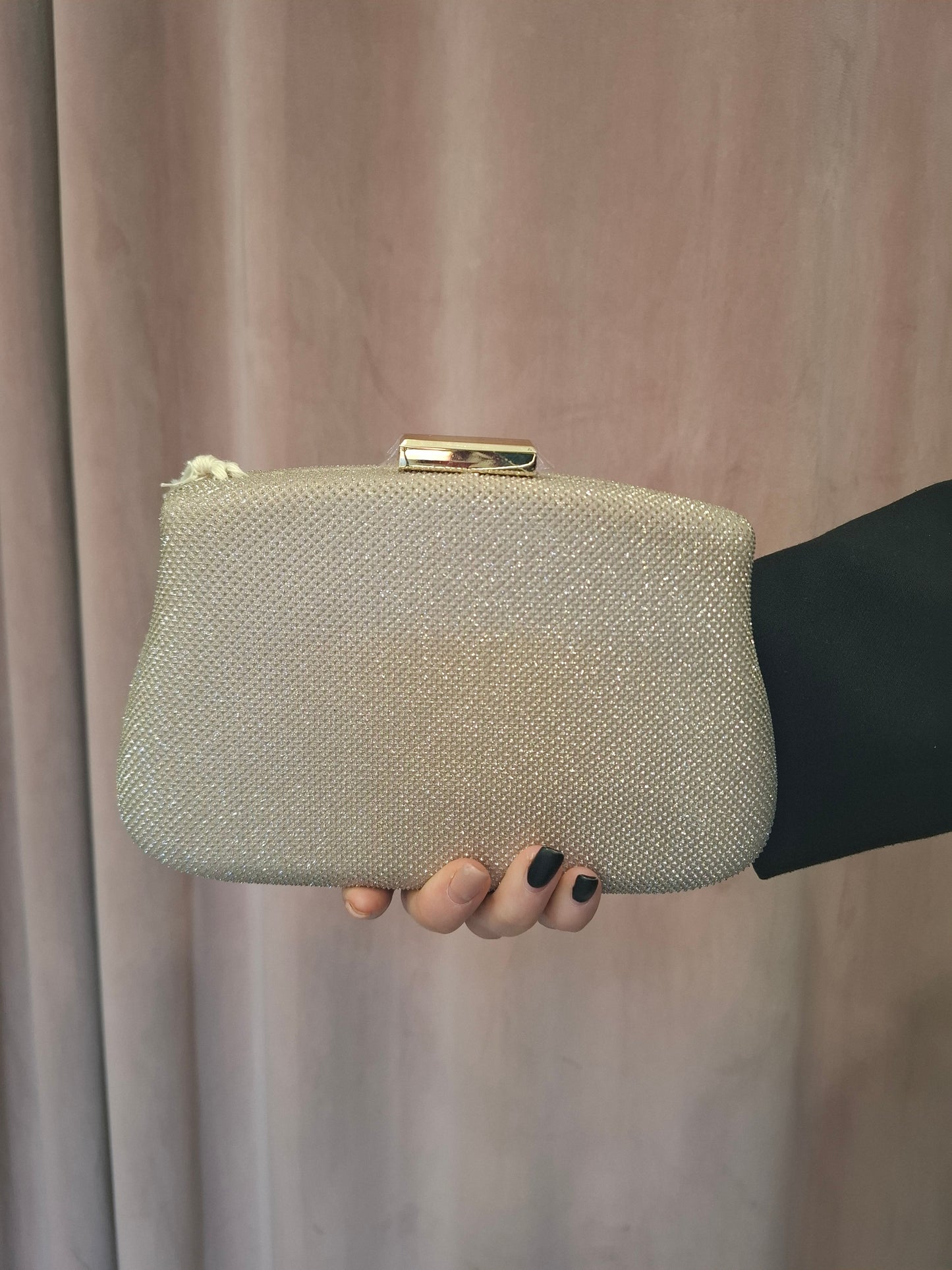 Clutch scintillante con tracolla