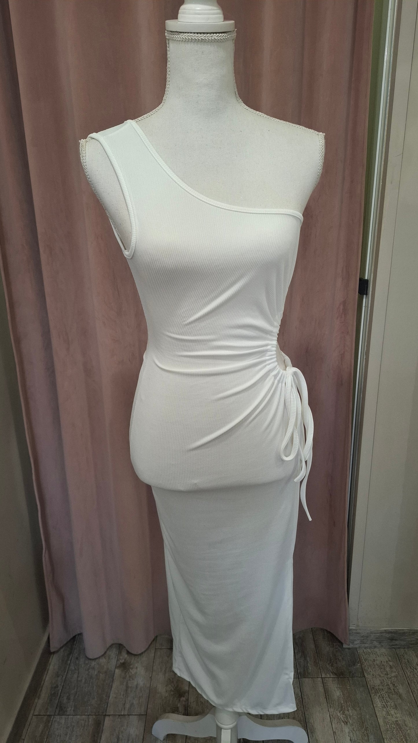 Abito monospalla con cut-out