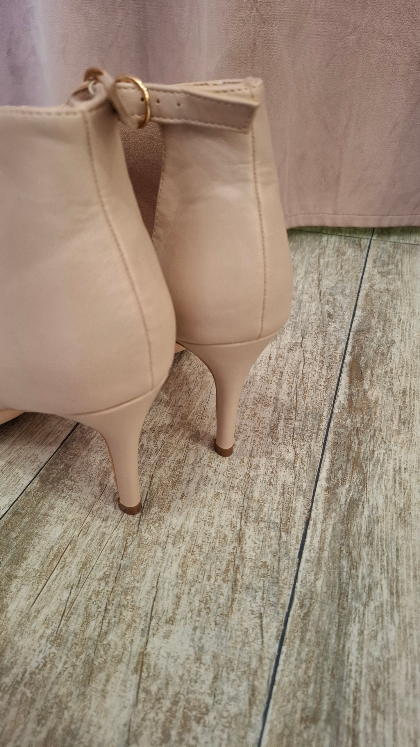 Open toe con tacco – Nude cipria