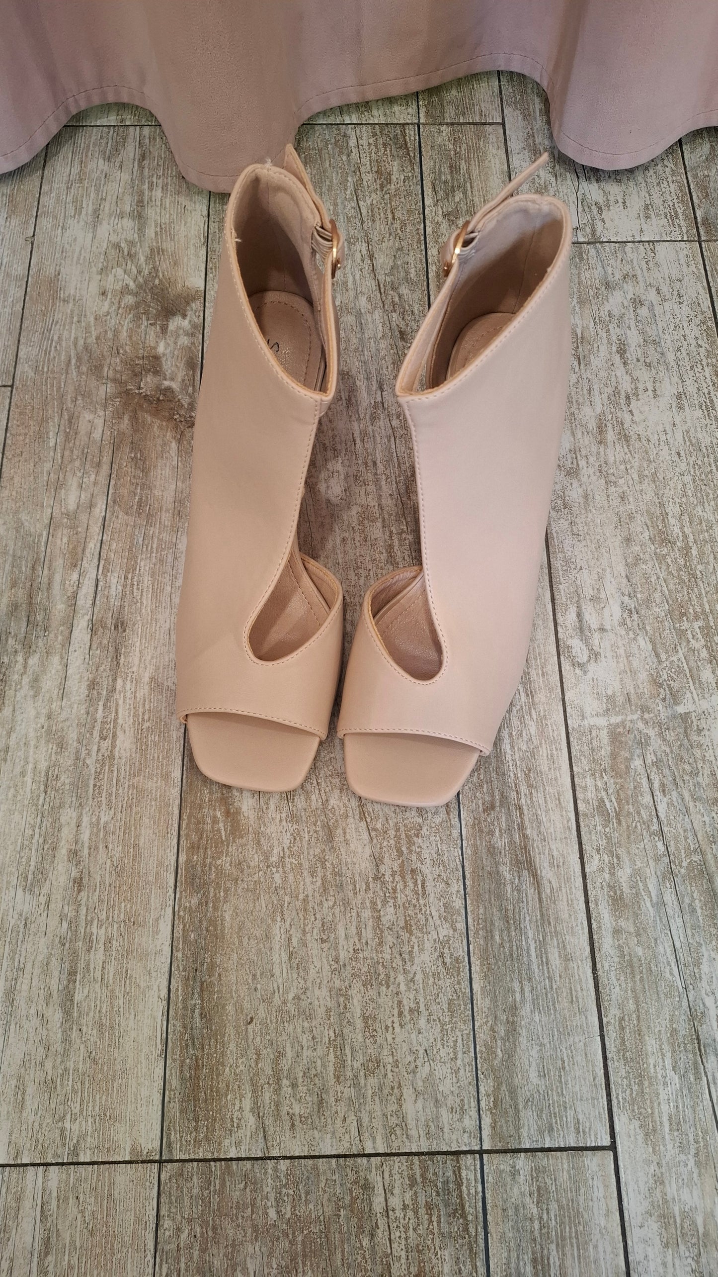Open toe con tacco – Nude cipria