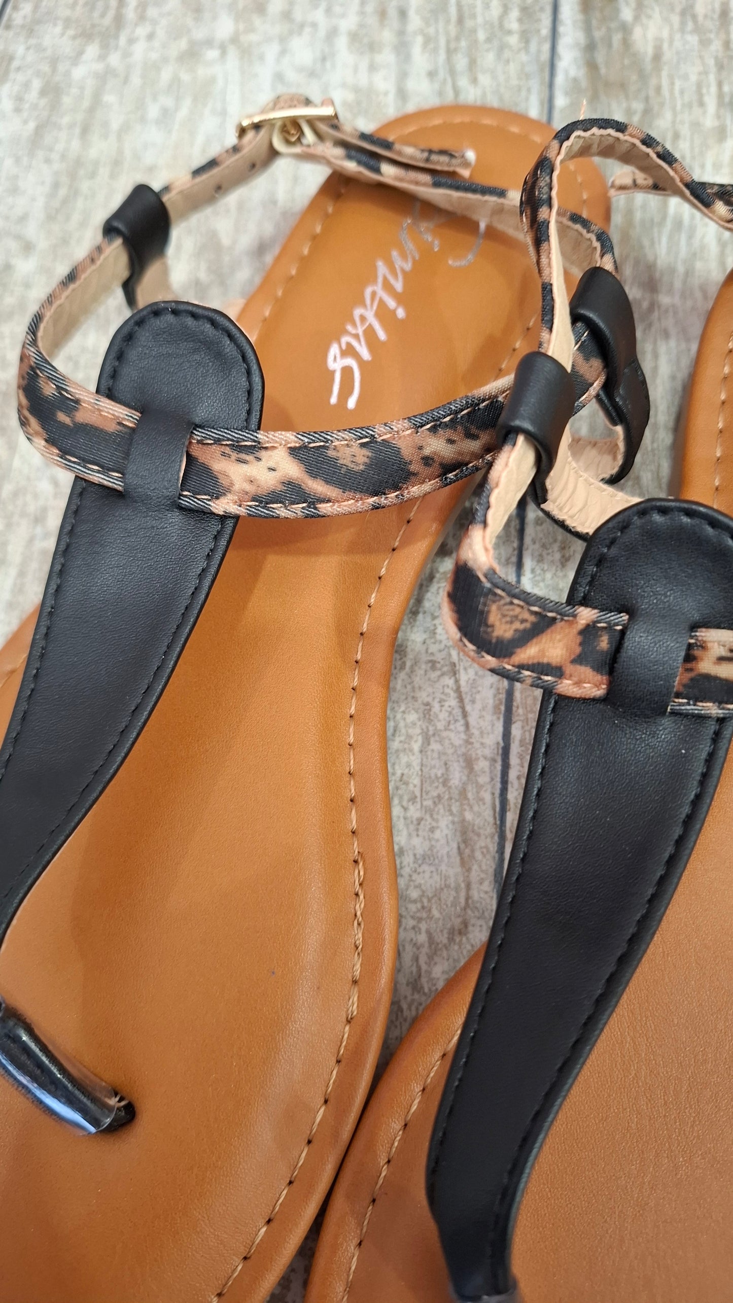 Infradito flat – Cuoio con dettagli animalier